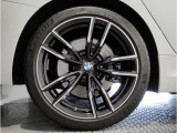【BMWアロイホイル】軽量かつ強度に拘ったアロイホイル。走行性能ポテンシャルを引き出す設計。車の足元を引き締めてくれる大きなポイントはアロイホイルです。