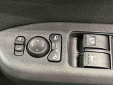 オート格納機能付きミラー キーフリーシステムのドア施錠に連動して自動的に格納!乗降時のミラー操作の手間が省けて便利です♪閉じ忘れを防げるほか、降車の直前まで後方の確認ができます!!