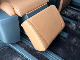 セカンドシートはオットマンがご使用になれます。