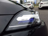 LEDヘッドランプは自然に近い色で、夜間の運転時や天候の悪い時にキレイに照らしてくれます。