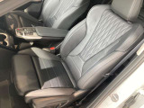 助手席シートも運転席同様に人間工学に基づいた設計となっておりますので、長距離ドライブも快適です♪