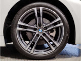 BMW純正アルミホイールです。納車時にはアルミホイールコーティングも承っております!是非ご検討下さいませ。