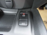 電動パーキングブレーキ&オートブレーキホールド。信号待ち等の停車時に自動的にブレーキ力が保持される機能です。パーキングブレーキはPスイッチを引き上げる事で作動します。