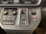 ワンアクションでスムーズな運転を支援する、エレクトリックギアセレクターに、パーキングブレーキは、電子制御パーキングブレーキです。