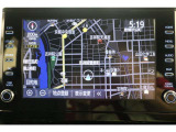スマホやiPhoneと連携し、対応アプリを表示させて使うディスプレイオーディオ。使い慣れた従来のトヨタ車載ナビが利用できるTCナビキットを装着。高画質なフルセグTV対応です。
