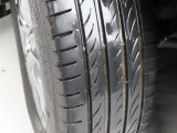 タイヤサイズは「185/65R15」になります。タイヤの溝は約5mm残っています。