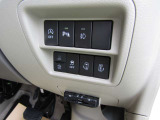 オートエアコン搭載!ワンタッチで車内温度を一括管理できます!!