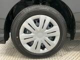 【ホイールキャップ】ホイールキャップはホイールを泥やほこりから守ります。取り付け・取り外しが簡単でお手入れも楽々♪中までしっかり洗浄しております。