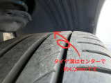 タイヤ溝はセンターで4.2mmです(新品約8mm)