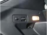 AC電源 AC100V・1500W ラゲージルーム内コンセント(助手席側)