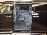 蓮田商品化センターで輝くボディーと、綺麗で清潔な室内の車に生まれ変わります。もちろん当社の技術スタッフの手により、すみずみまでチェックが行われます。ぜひ、お客様の目でお確かめください。