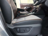パワーシート搭載。微妙な調整が手軽にでき、ピッタリなポジションで運転することが可能です。