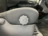 運転席はご自身の適切な運転ポジションへ移動可能なラチェット(ダイアル式)が付いております。