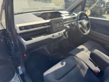 当店ではヘッドライトの磨きの施工しています。中古車に多いヘッドライトのクスミもありません。お乗りのお車でも施工出来ますのでご相談下さいませ。