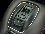 ◆エレクトリックギアセレクター◆指一本で操作ができる先進的なシステムです!P・N・Dはスイッチを押し、Rはスイッチを引く(D・R操作はブレーキを踏む)だけの直感的な操作が可能!