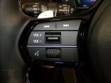 【ステアリングリモコン】ステアリングにオーディオ調節可能なスイッチが装備されていますので運転中でも視線をそらさずにオーディオの調節が可能です!