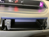 運転席前のインパネアッパーボックスを開いた状態です。