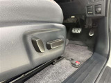 パワーシート搭載。微妙な調整が手軽にでき、ピッタリのポジションで運転することが可能です。