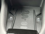 スマホを置くだけで充電もできます。