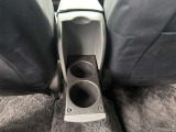 セカンドシートドリンクホルダー