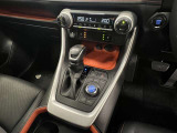 左右独立コントロールフルオートエアコンで車内はいつでも快適!ドライブモードセレクト!スイッチで状況や気分に合わせたお好みの走行モードに切り替え可能!