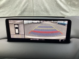 狭い場所での駐車やすれ違いなどでより的確な運転操作に役立つ360&deg;ビューモニターが装備されています。