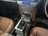 左右独立コントロールフルオートエアコンで車内はいつでも快適!シフトレバーはショートストロークで小気味良く操作出来ます!