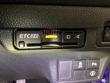 【ETC車載器】高速道路の料金所を、止まらずスムーズに通過。小銭を用意する手間も、窓を開けるわずらわしさもありません。遠出をグッと身近にしてくれる快適ドライブの必須アイテムです。