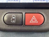 片側電動スライドドアのスイッチ付です。車内からもスイッチひとつで楽にドアの開閉が可能です。電動なので開閉時に力を使う必要がなく、半ドアになることもありません!