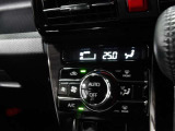 車内の温度管理に便利なオートエアコン☆