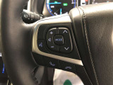 【ステアリングスイッチ】前方から目を離したり、ステアリングから手を離すことなく、手元のスイッチで様々な操作が行えます。
