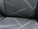 ◆ISOFIX◆シートベルトいらずでチャイルドシートと固定金具を連結するだけでがっちり固定できます。