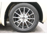 社外のアルミホイールが足元を飾ります!タイヤサイズは155/65R14でございます。