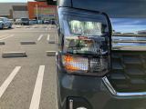 暗い夜道や雨の日でも明るく照らしてくれます!