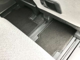 フロアマット標準装備!車内を清潔に保ちます。