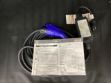 コンセント型の充電ケーブルがセットでついております。ご自宅で簡単に充電することが可能です。