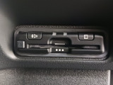 高速道路のご利用時にとても便利なETC車載器付。セットアップをしてからお渡ししますので、あとはETCカードを差し込むだけで、わずらわしい料金所での現金支払いが不要となりスムーズに通過できますよ。
