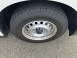 タイヤの溝もまだ残っています!!これから乗っていただく際も安心してお乗りいただくことができます。中古車を選ぶ際には重要なポイントですね!