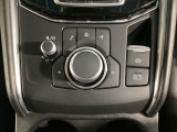 電動パーキングブレーキの搭載により、コンソールデザインの自由度が増すだけでなく安全性も向上。上り坂では路面勾配に応じて坂を登れる駆動力が発生してから解除するので後ろへずり下がる心配もありません!