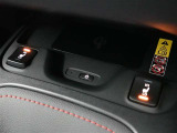 運転席&助手席にはシートヒーター付きです