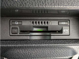すっきりとインストールされた純正ビルトインETCはすっきり収まって使いやすさバッチリです!