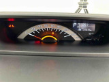 速度表示に加え、さまざまな車両情報を確認できるメーターです。