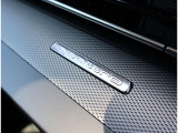 Audi正規ディーラーが高品質をお約束。高度な訓練・教育を受けたAudi専任メカニックが、100項目にもおよぶ精密な点検を実施いたします。すべてをクリアしたAudi車だけが、あなたのお手元に届けられるのです。