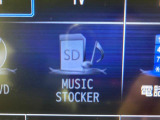 音楽SDカード入ります。
