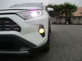 LEDヘッドライトです。デザイン性がよくとても明るいので、夜間の走行や悪天候でも安心です。しかも長寿命!
