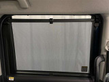 両側サンシェード付き♪休憩中や車中泊の際に外からの視線を遮ることができます♪
