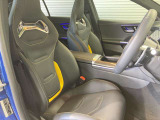 メルセデスのシートは、少し硬めに出来ておりますので、長時間の運転でも疲れにくく、安全にドライビングをお楽しみ頂けます