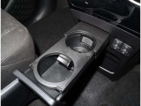 運転席にもドリンクホルダーがございます。