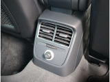 Audi正規ディーラーが高品質をお約束。高度な訓練・教育を受けたAudi専任メカニックが、100項目にもおよぶ精密な点検を実施。すべてクリアしたAudi車だけ、あなたのお手元に届けられるのです