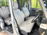 運転席シート廻りは使用感も少なく、良好な状態となっています。丁寧に使われていたことがよくわかりますね。
